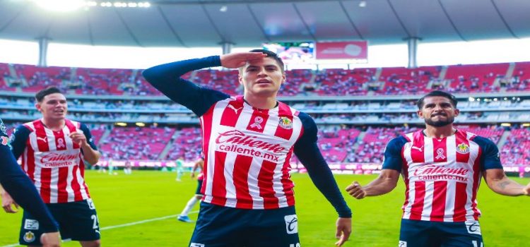 Ronaldo Cisneros se va de Chivas
