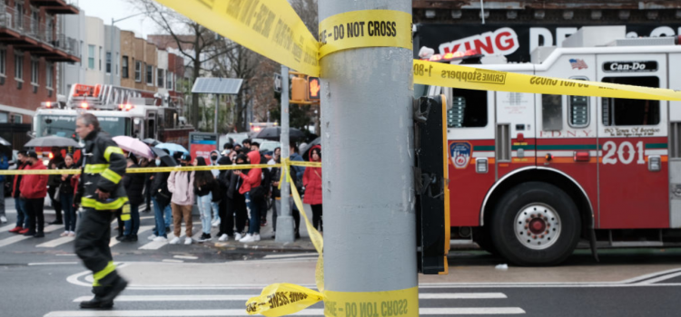 Tiroteo en Metro de Nueva York deja al menos 13 heridos, imágenes sensibles