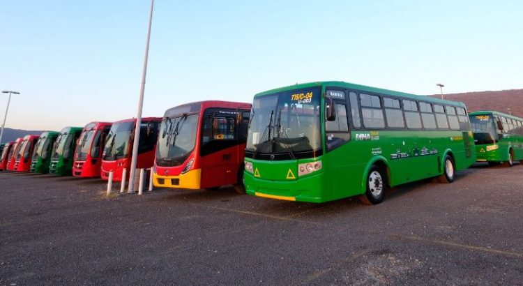 Presentan 202 nuevas unidades del transporte público
