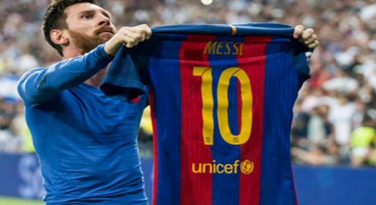 Casi medio millón de dólares por jersey de Lionel Messi