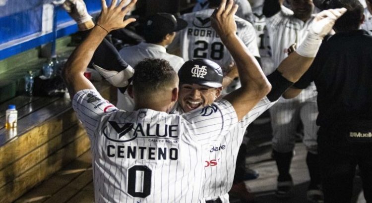 Mariachis vence a Sultanes 7-5