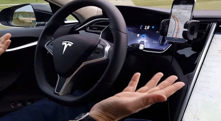 Retiran de la circulación más de 130 mil vehículos de Tesla