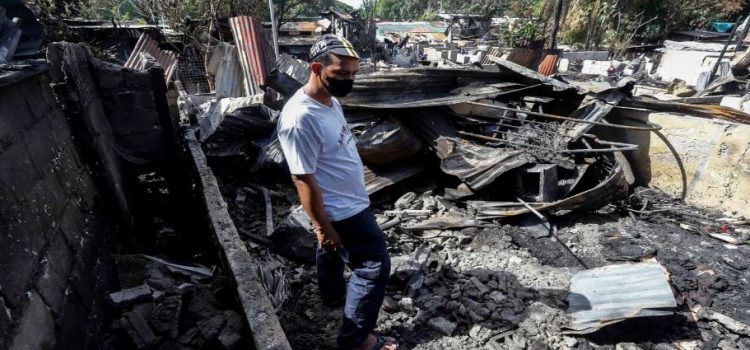 Varios muertos y viviendas destruidas tras incendio en Filipinas