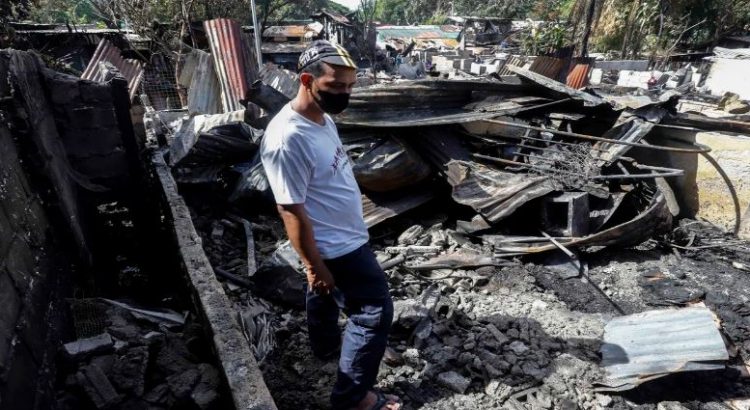 Varios muertos y viviendas destruidas tras incendio en Filipinas