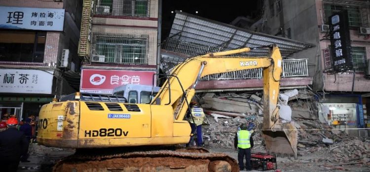 Ya son 53 muertos por derrumbe de edificio en China