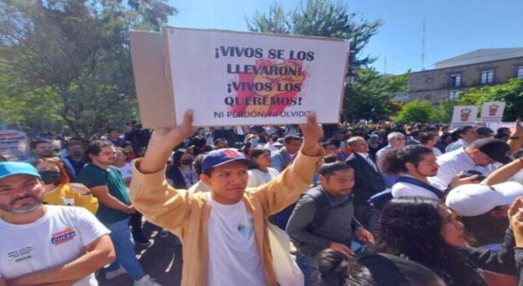 Exigen en Jalisco el regreso con vida de estudiante de la UDG