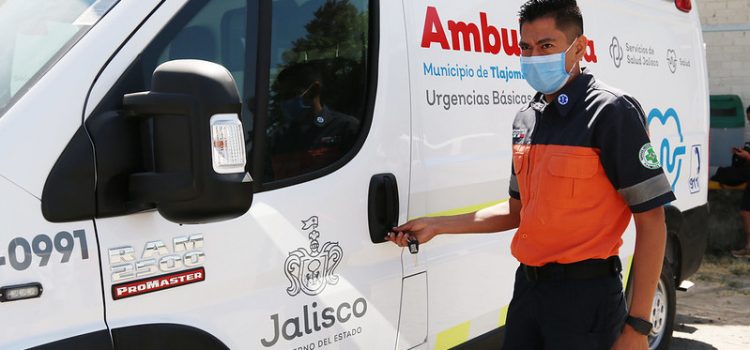 Guadalajara entrega 6 nuevas ambulancias para servicios médicos municipales