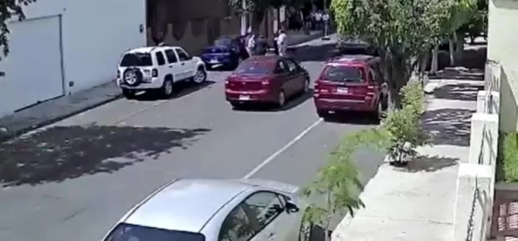 Mujer golpea a un sujeto que intentó asaltarla en Guadalajara