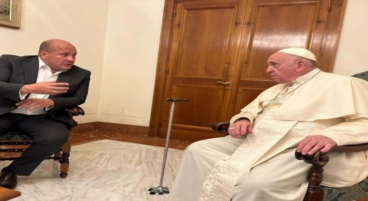 Papa Francisco recibe al gobernador Enrique Alfaro