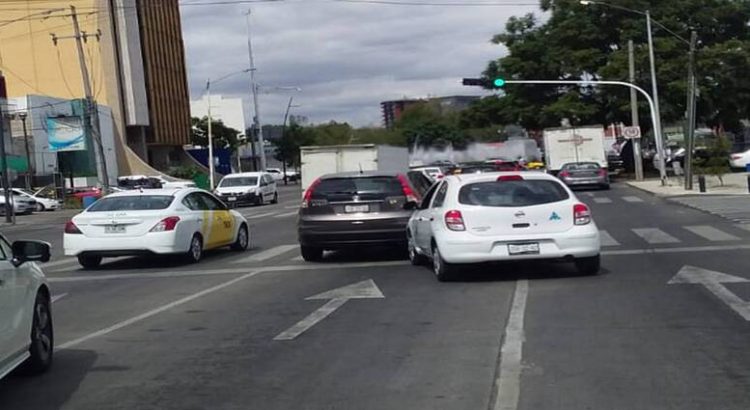 Automovilistas en Jalisco desconocen cambios a la ley para el retiro rápido de choques lamineros