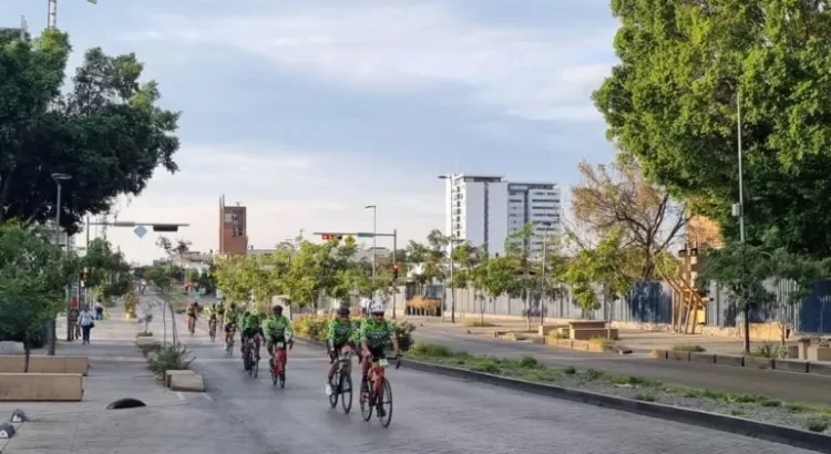 Automovilistas, molestos en Guadalajara por cortes viales por fondo ciclista