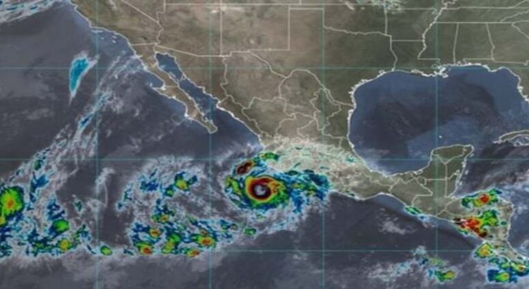 Prevén impacto de tormenta Roslyn ya como huracán en Jalisco