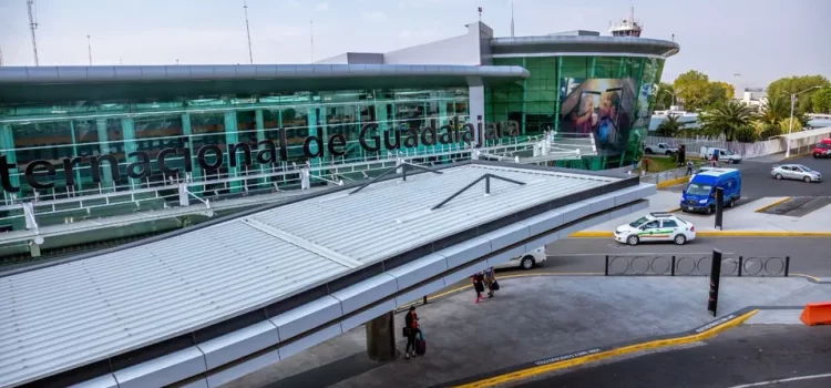 Esperan más de 55 mil pasajeros en Aeropuerto de Guadalajara durante el puente vacacional