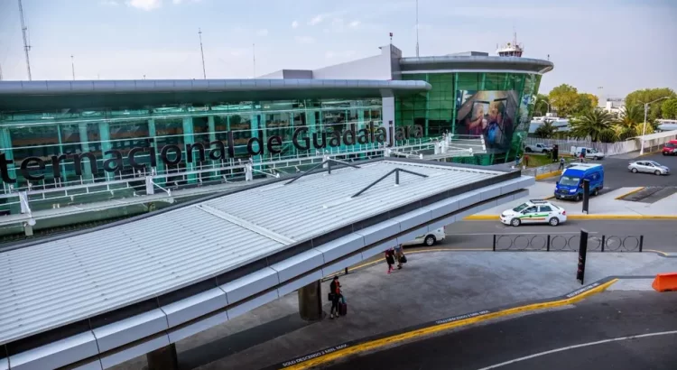 Esperan más de 55 mil pasajeros en Aeropuerto de Guadalajara durante el puente vacacional