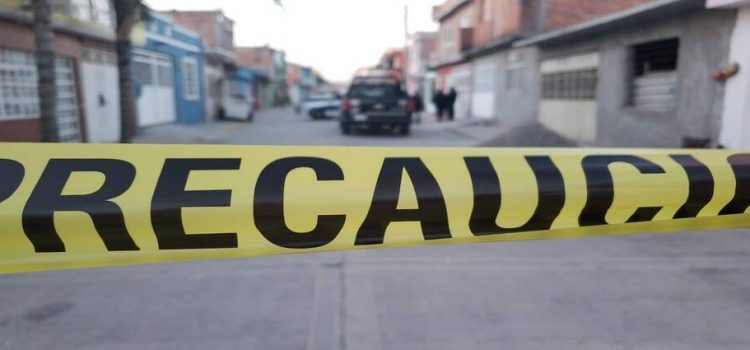 Hombre secuestra a familiares, hiere a policías y lo abaten en Jalisco