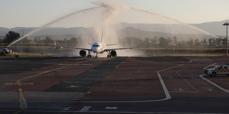 Jalisco inaugura vuelo sin escalas entre Guadalajara y Orlando
