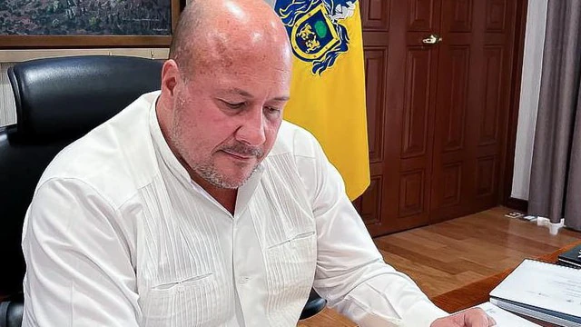 Enrique Alfaro incrementa salarios para el personal de la Universidad de Guadalajara