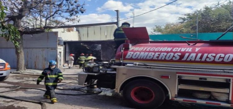 Incendio en fábrica de frituras en Tlaquepaque, Jalisco