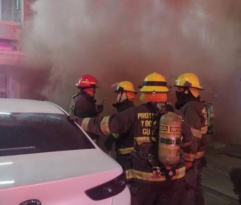 Se incendia torre de departamentos en Guadalajara
