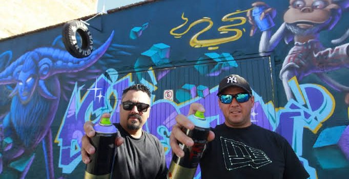 Artistas urbanos homenajean a Guillermo del Toro en Guadalajara