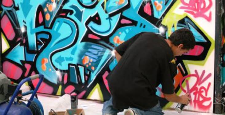 Capturan a tres por grafitear espacios públicos en Guadalajara