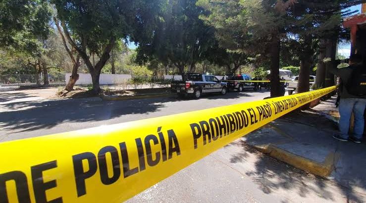 Joven es asesinado a unos metros de su casa en Guadalajara