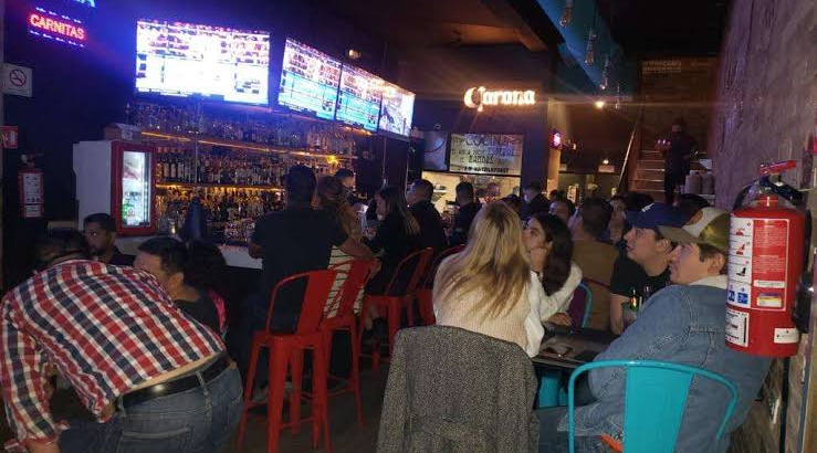 Restaurantes y bares de Jalisco tienen mayor afluencia por pelea del “Canelo”