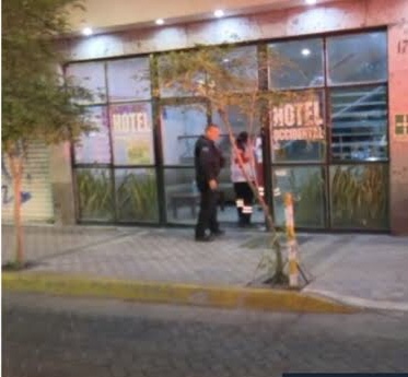 Gritos de hombre generan alarma en hotel de Guadalajara