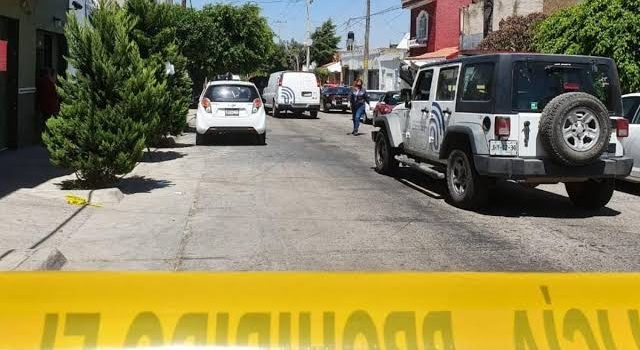 Encuentran a hombre muerto envuelto con plástico en Guadalajara