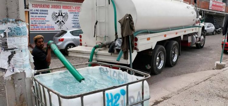 Guadalajara dará 40 pipas de agua para las colonias con escasez