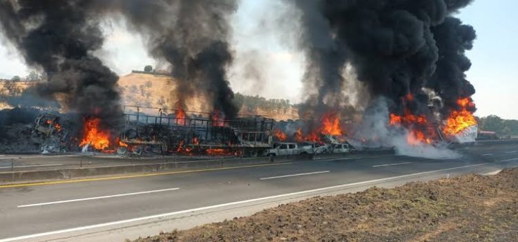 Al menos 5 muertos y 14 heridos por un fatal accidente en la autopista Tepatitlán-Guadalajara