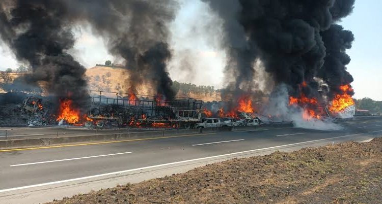 Al menos 5 muertos y 14 heridos por un fatal accidente en la autopista Tepatitlán-Guadalajara