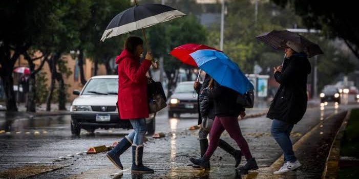 Primeras lluvia deja afectaciones en Zapopan y Tlajomulco