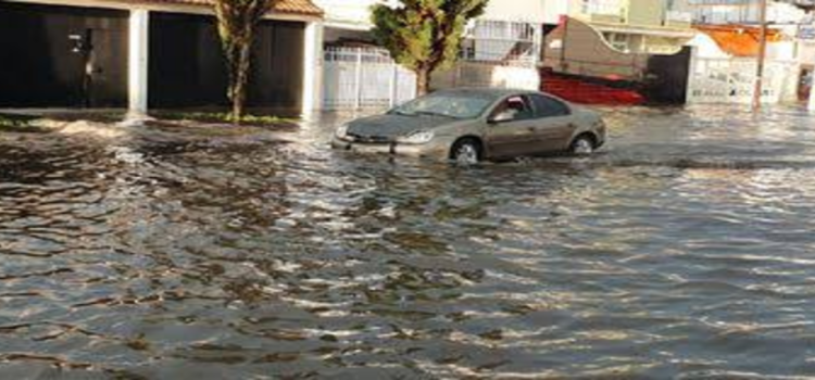 Lluvias causan afectaciones en vialidades y casas de Guadalajara