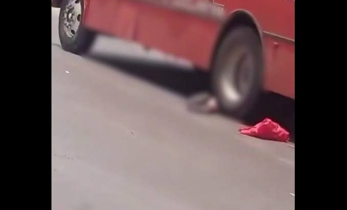Mujer fallece tras ser atropellada por autobús frente a Central Nueva de Guadalajara