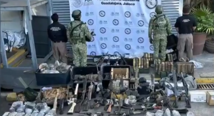 Elementos de la Sedena decomisan armamento y explosivos en Jalisco