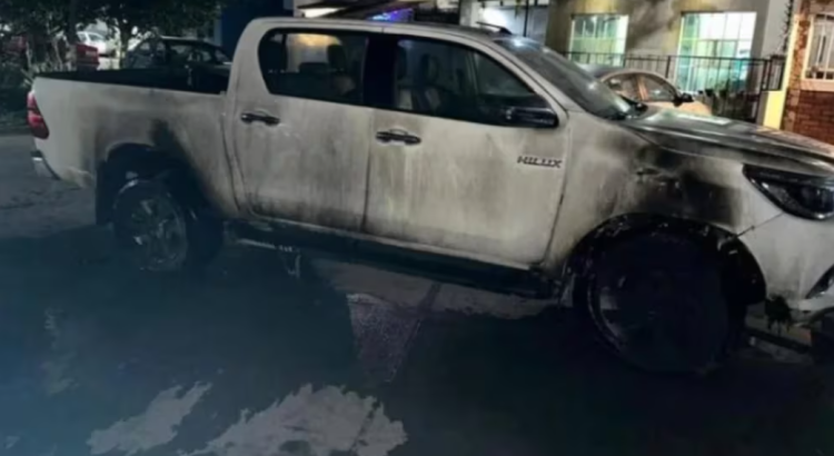 Incendian camioneta de dirigente de Morena en Jalisco