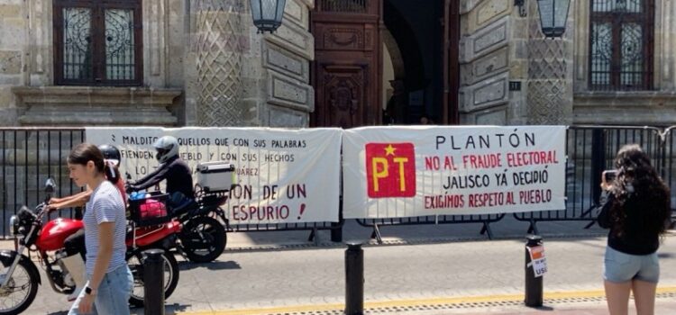 Con plantón frente al palacio de Guadalajara, PT apoya impugnación de Morena