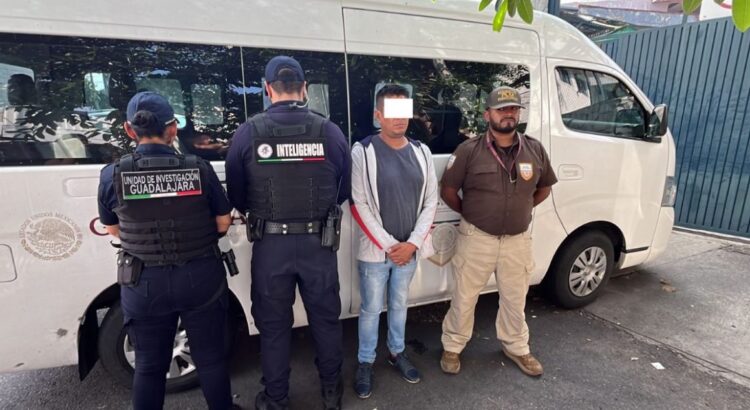 Policías de Guadalajara detienen a hombre buscado en EU