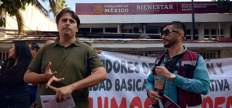 Trabajadores se manifiestan frente a Secretaría del Bienestar en Jalisco