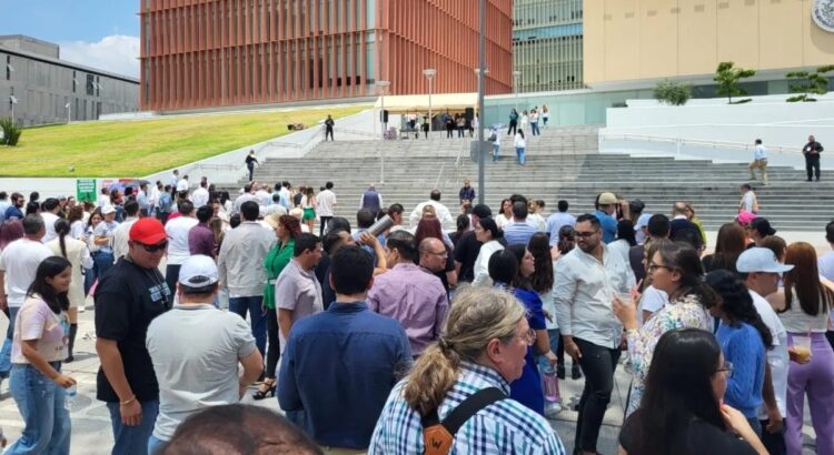 Manifestantes muestran desacuerdo con la iniciativa de reforma al Poder Judicial en Jalisco