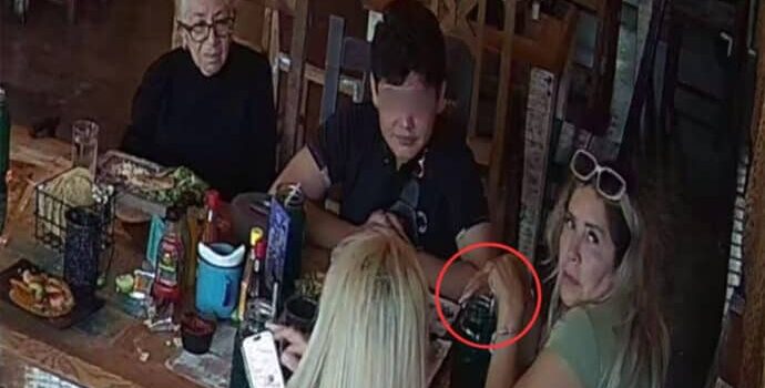 [VIDEO] Familia intenta estafa en restaurante de Guadalajara usando una cucaracha falsa