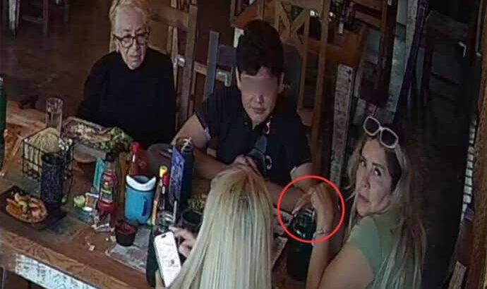 [VIDEO] Familia intenta estafa en restaurante de Guadalajara usando una cucaracha falsa