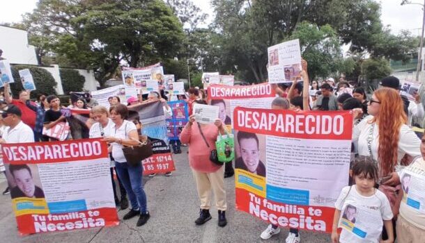 Familiares de desaparecidos se manifestaron frente a Casa Jalisco