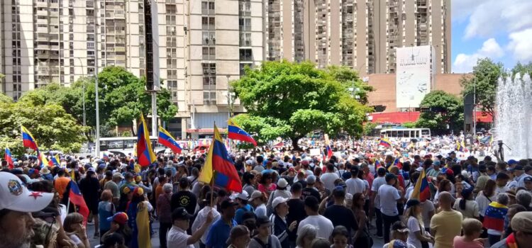 Oposición venezolana se moviliza masivamente en defensa de la verdad electoral