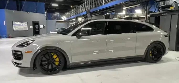 Mark Zuckerberg regala a su esposa un vehículo único en el mundo: una minivan personalizada de Porsche