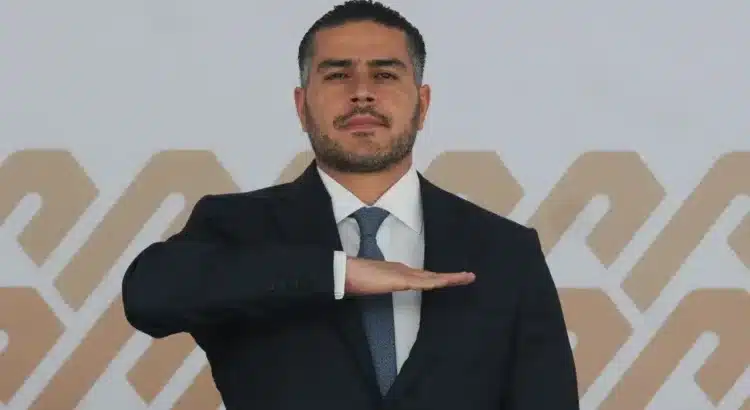 Sheinbaum convierte a Harfuch en «súper policía» con enmienda constitucional aprobada por el Senado Sheinbaum convierte a Harfuch en «súper policía» con enmienda constitucional aprobada por el Senado