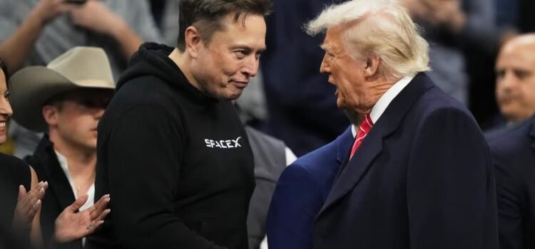 Trump amaga con quitar respaldo a Tesla