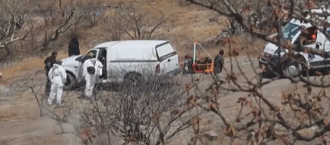 Hallan fosa clandestina en Zapopan, Jalisco; hasta ahora se han recuperado 48 bolsas con restos humanos Hallan fosa clandestina en Zapopan, Jalisco; hasta ahora se han recuperado 48 bolsas con restos humanos