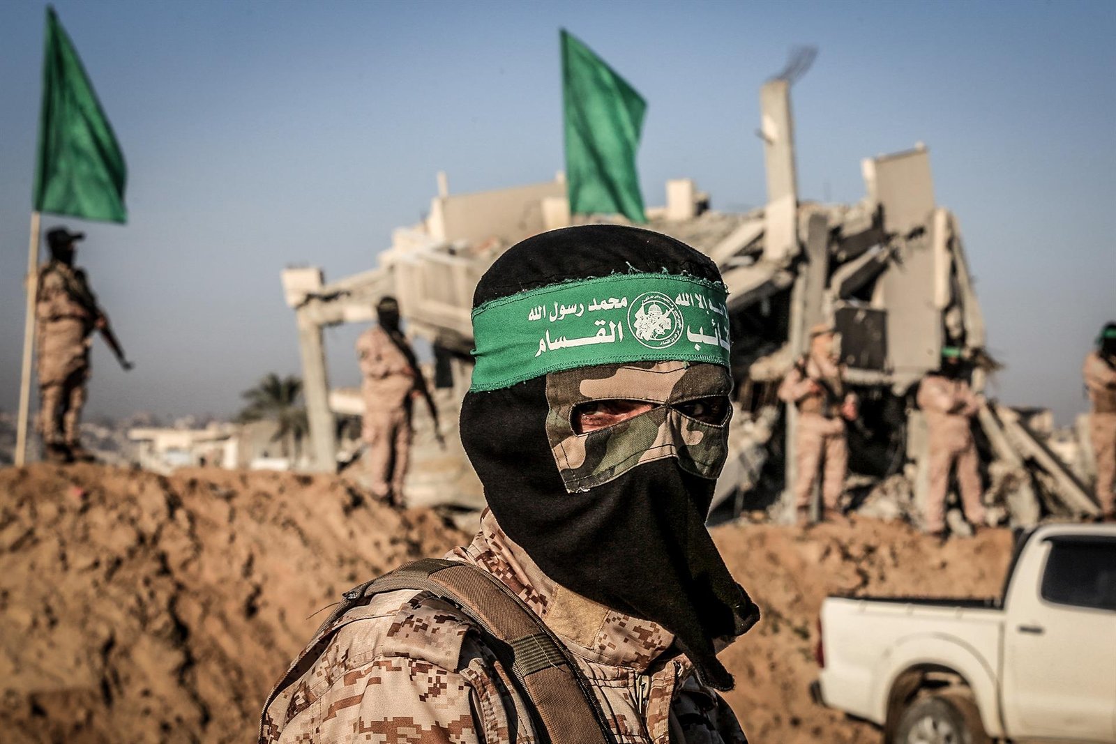 Arabia Saudita ataca aeropuerto de Saná; rebeldes hutíes de Yemen prometen responder ataque